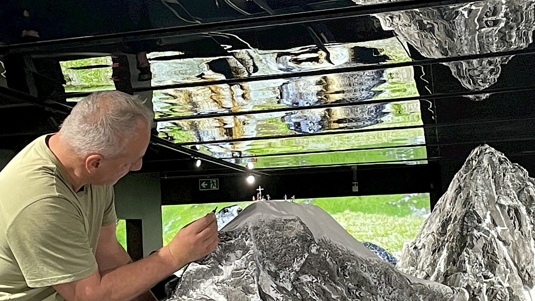 Großglockner und Großvenediger wurden nicht nur restauriert, sondern nun auch mit "Bergsteigern und Schitourengeher" belebt.